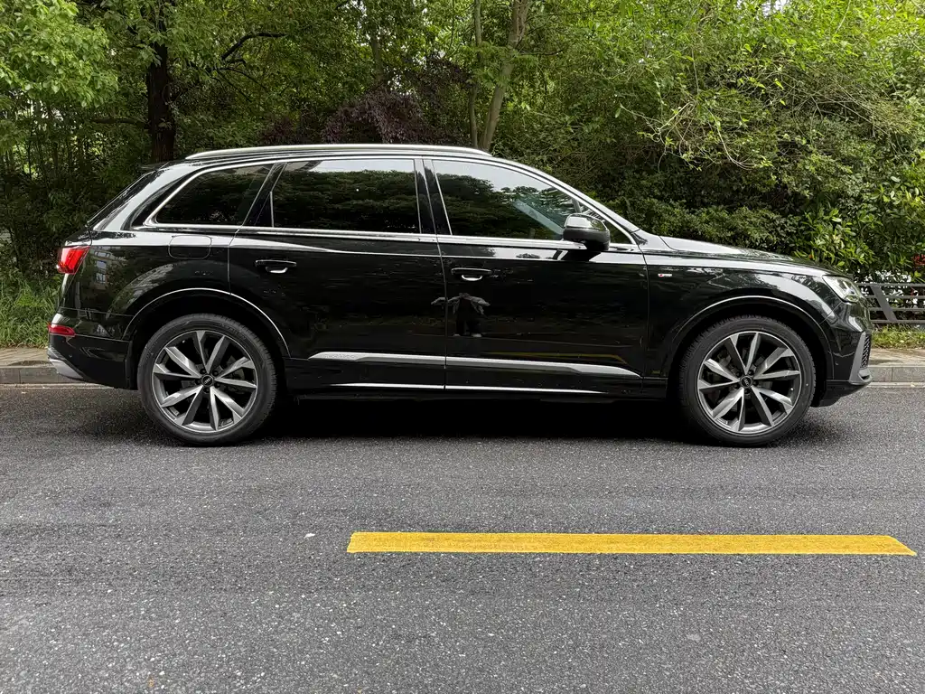Audi Q7 2023 55 TFSI quattro S line sports купить на сайте DeffCars