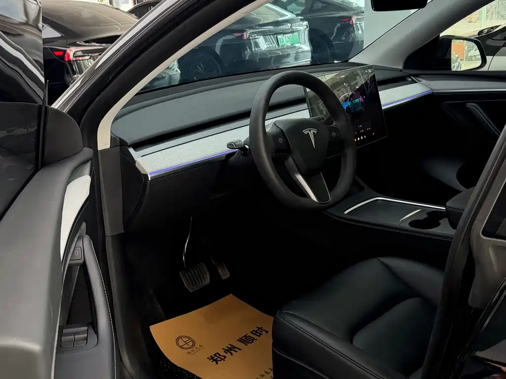 Model Y 2024 rear-wheel drive version купить на сайте DeffCars