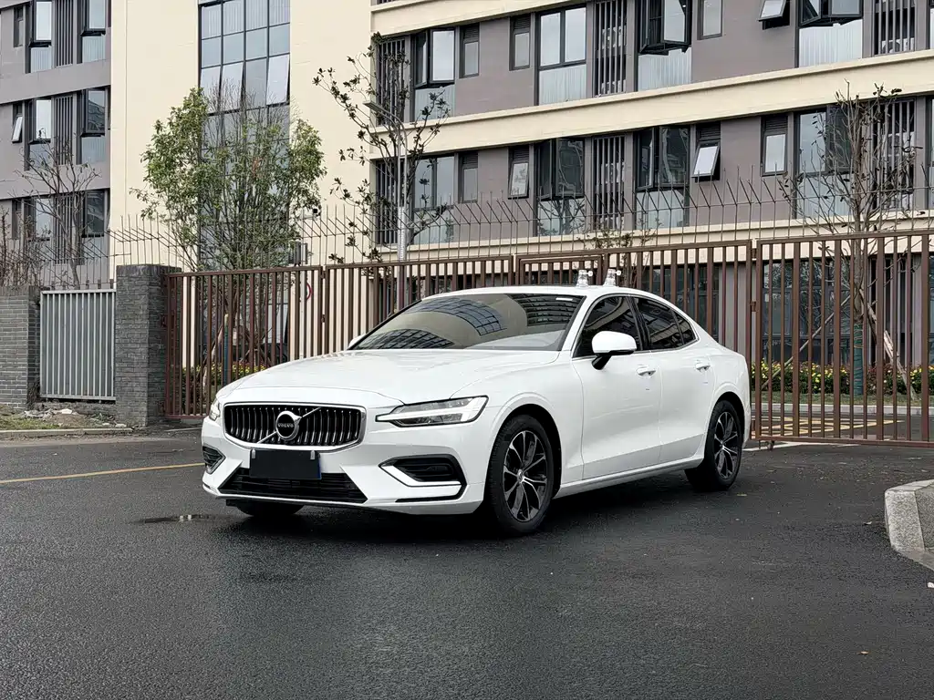 Volvo S60 2021 T4 Zhiyi Luxury Edition купить на сайте DeffCars