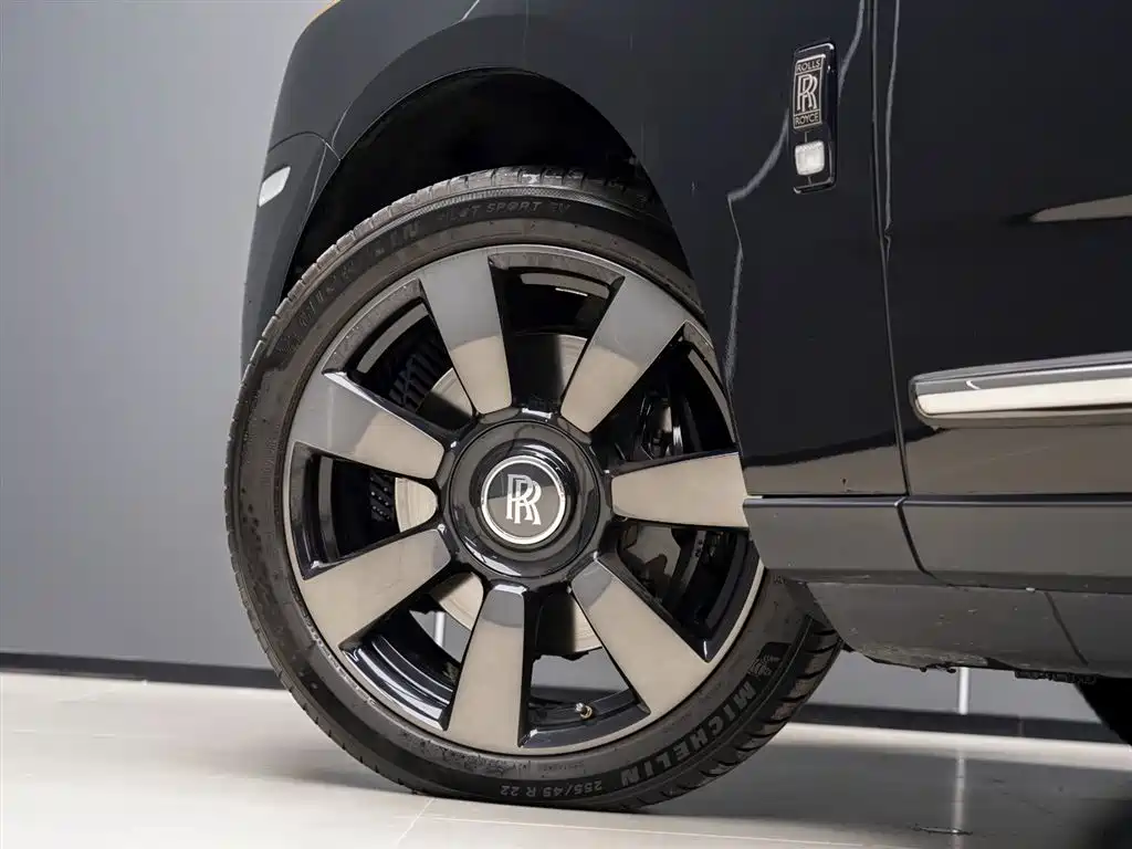 Cullinan 2018 four-seat version купить на сайте DeffCars