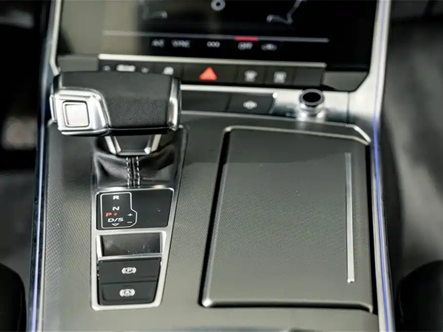 Audi A7L 2024 45TFSI S-line Dream Building Liquid Crystal Package купить на сайте DeffCars