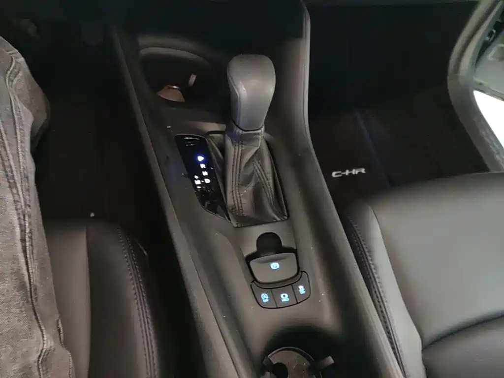 Toyota C-HR 2023 2.0L Leading Edition купить на сайте DeffCars