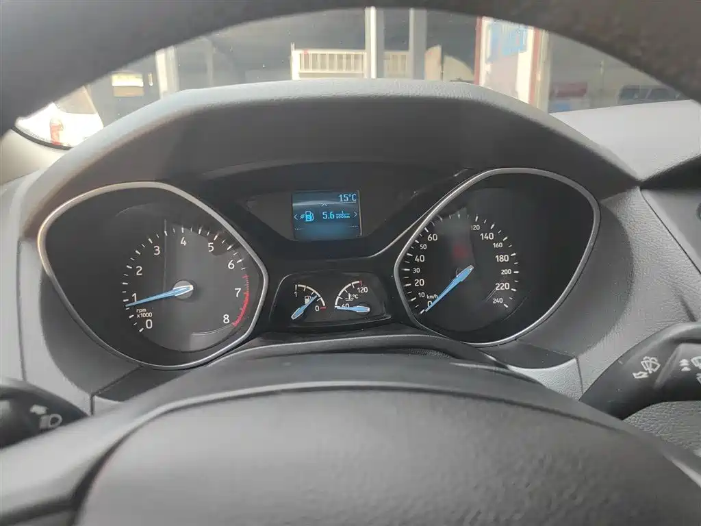 Focus 2017 sedan EcoBoost 125 manual super stylish smart mobility version купить на сайте DeffCars