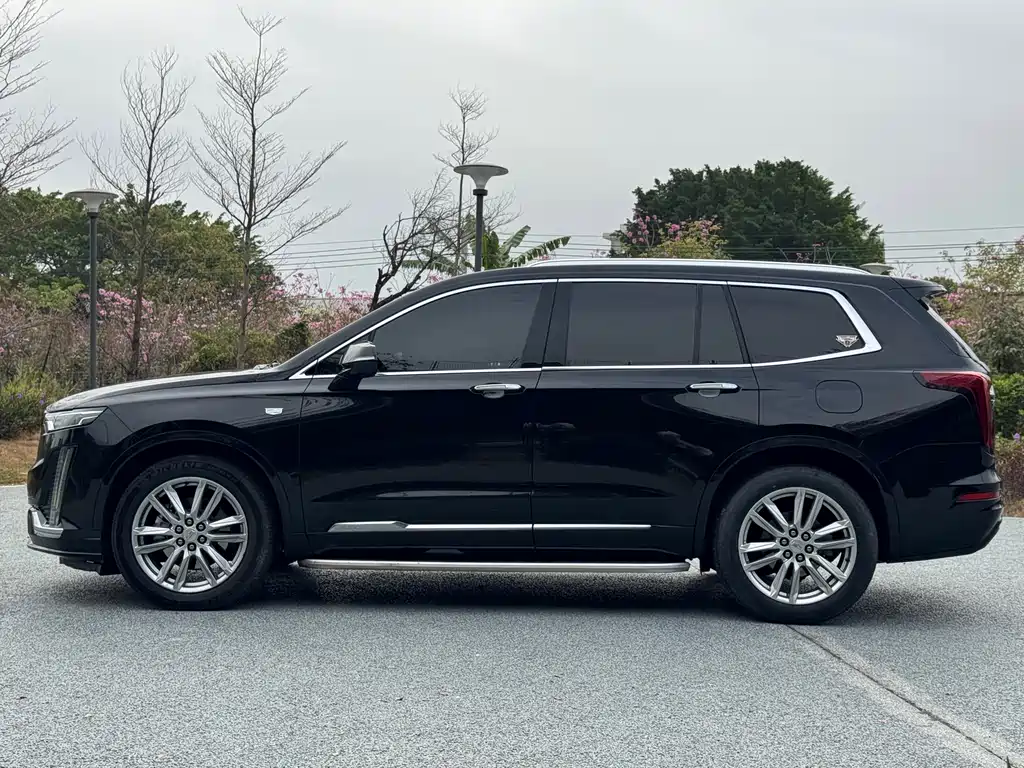 Cadillac XT6 2022 2.0T seven-seat two-wheel drive luxury model купить на сайте DeffCars