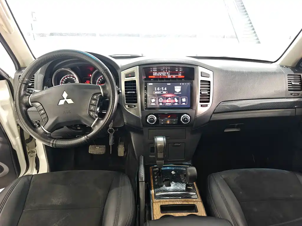 Pajero imported 2018 3.0L automatic standard version купить на сайте DeffCars