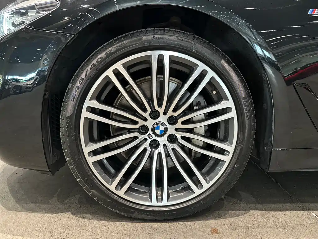 BMW 5 Series 2019 530Li Leading M Sports Package купить на сайте DeffCars