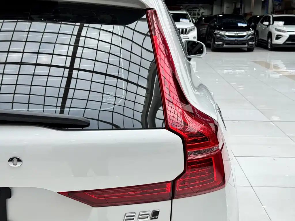 Volvo XC60 2022 B5 four-wheel drive Zhiyuan Deluxe Edition купить на сайте DeffCars