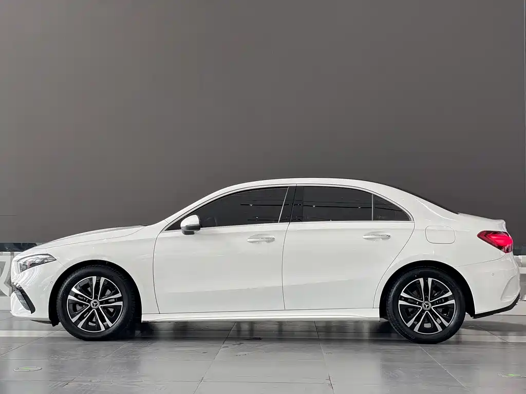 Mercedes-Benz A-Class 2023 A 200 L Dynamic купить на сайте DeffCars