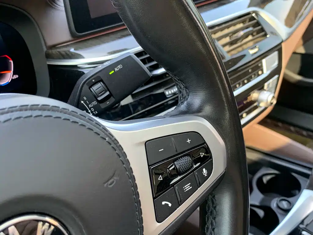 BMW 5 Series 2021 525Li Luxury Package купить на сайте DeffCars