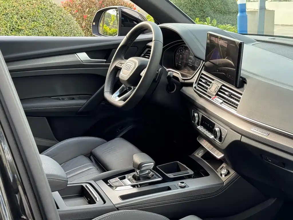 Audi Q5L 2024 40 TFSI luxury and dynamic model купить на сайте DeffCars
