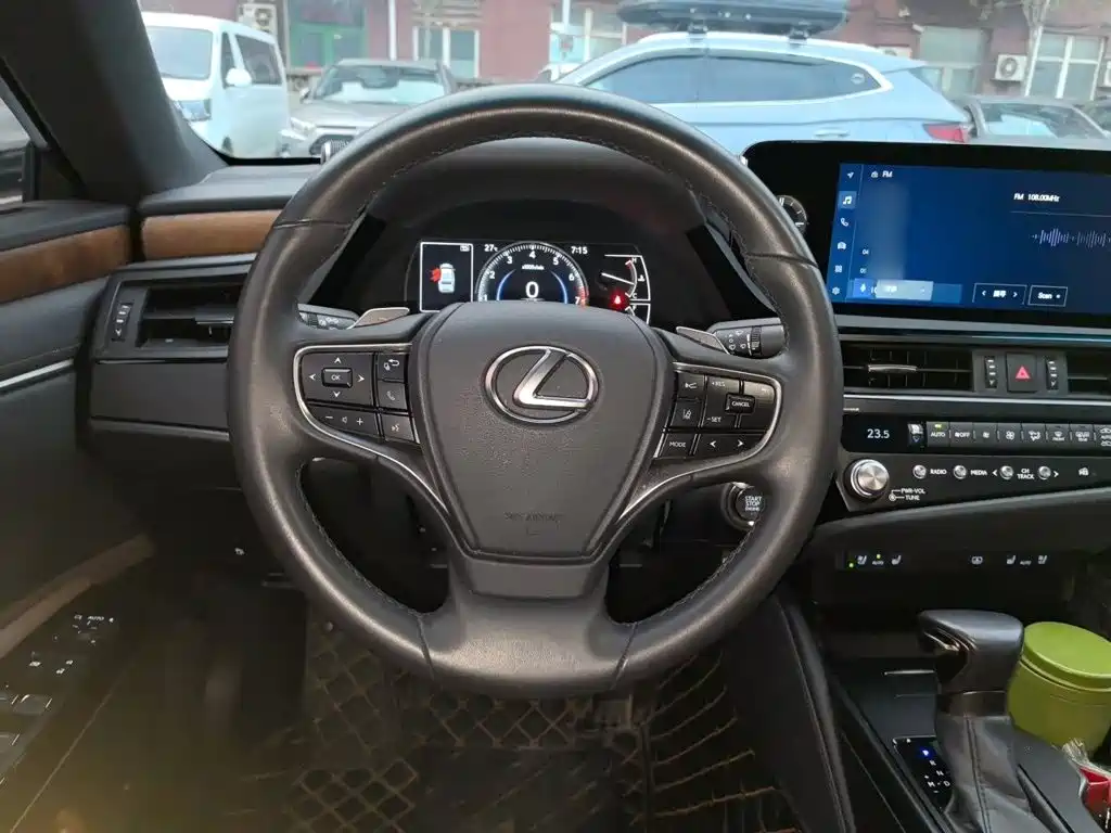 Lexus ES 2024 200 Premium Edition купить на сайте DeffCars