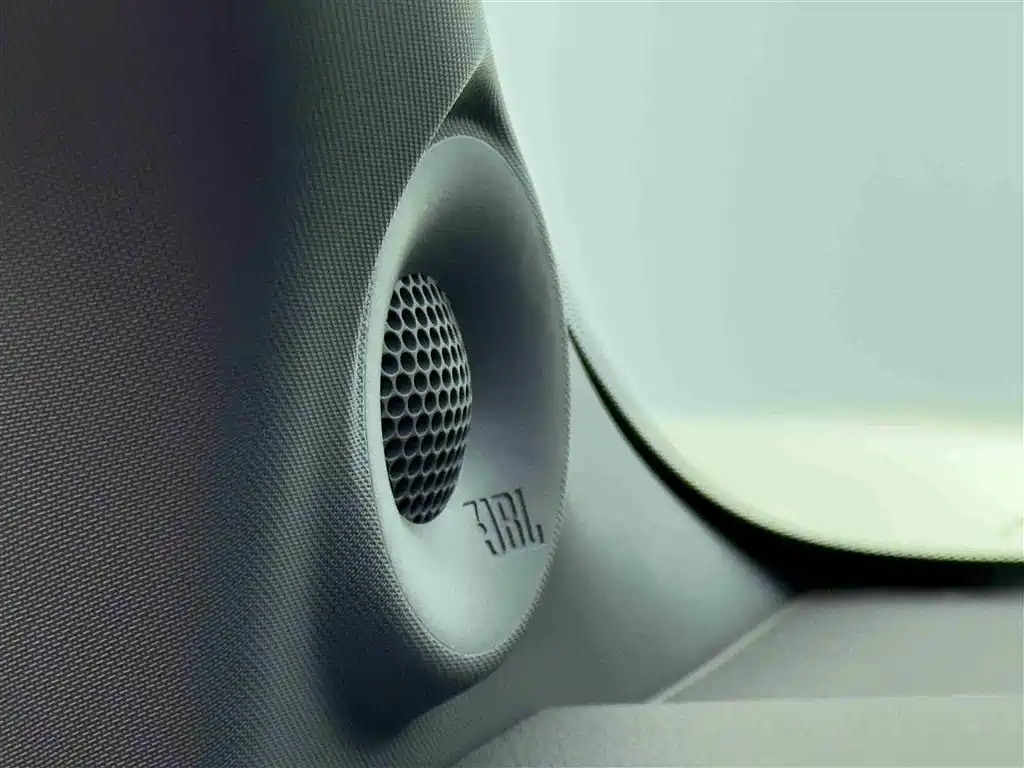 SIENNA 2023 2.5L Hybrid Platinum Edition купить на сайте DeffCars