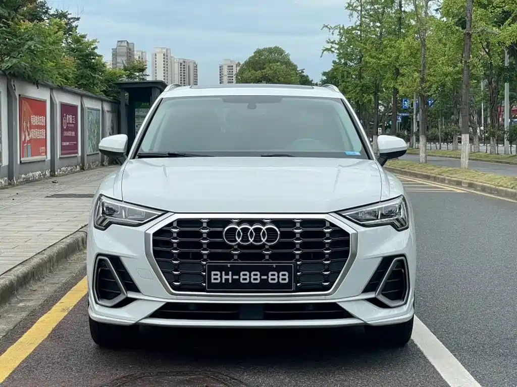 Audi Q3 2022 35 TFSI Fashionable and Dynamic купить на сайте DeffCars