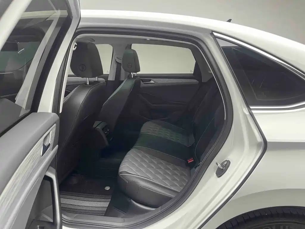 Sagitar 2025 facelift 2 300TSI DSG transcendent version купить на сайте DeffCars