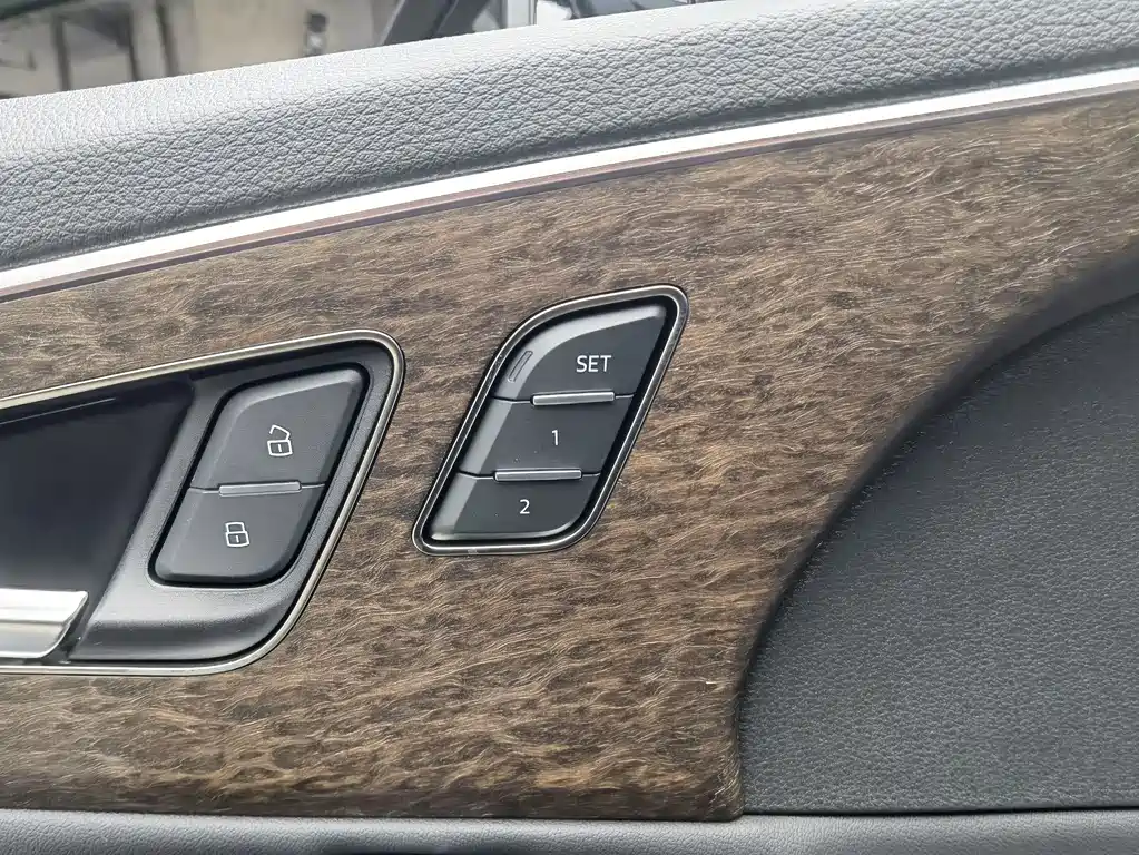 Audi Q7 2023 55 TFSI quattro S line sports купить на сайте DeffCars