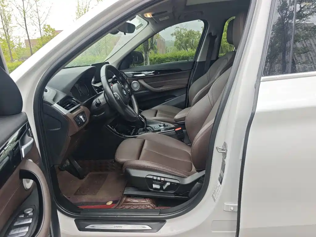 BMW X1 2022 sDrive20Li Exclusive Model купить на сайте DeffCars