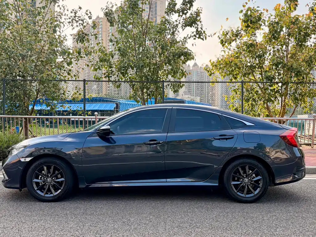 Civic 2019 220TURBO CVT Dynamic Edition National VI купить на сайте DeffCars