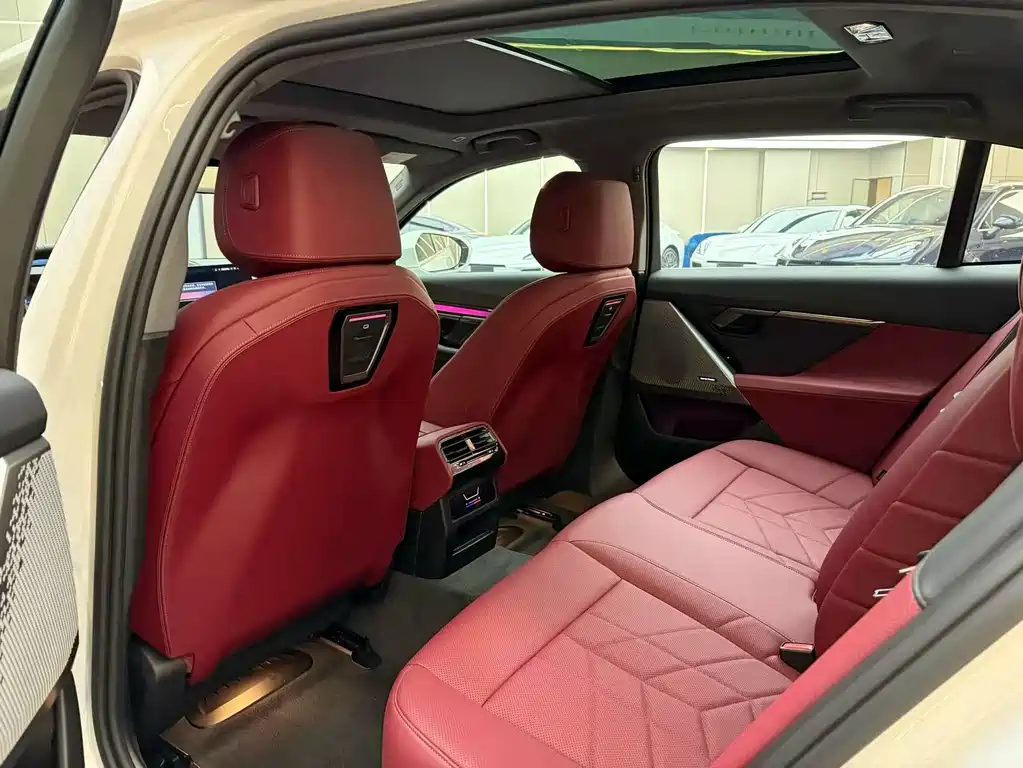 BMW 5 Series 2026 530Li Leading M Sports Package купить на сайте DeffCars