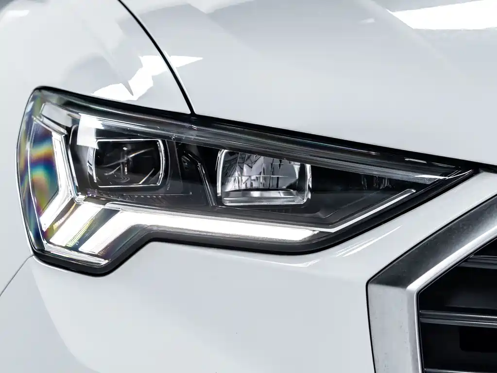 Audi Q3 2021 40 TFSI Fashionable and Dynamic купить на сайте DeffCars