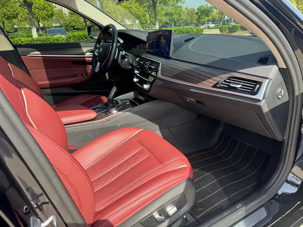 BMW 5 Series 2023 530Li Leading Luxury Package купить на сайте DeffCars