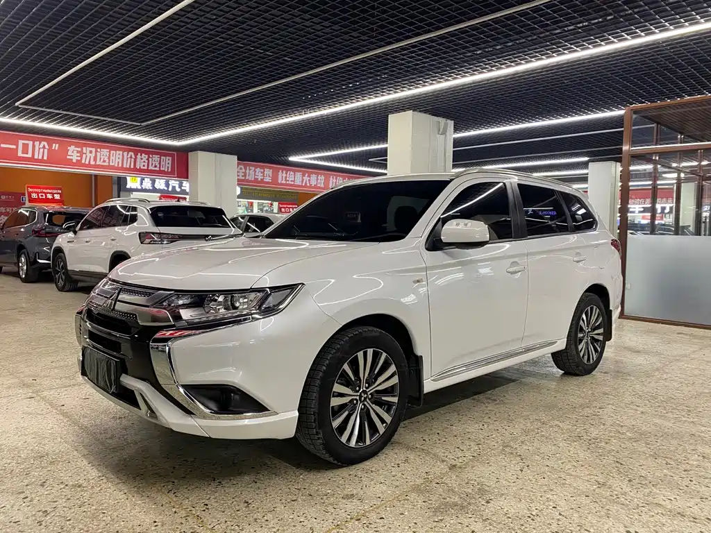 Outlander 2021 2.0L 2WD Smooth Edition 5 seats купить на сайте DeffCars