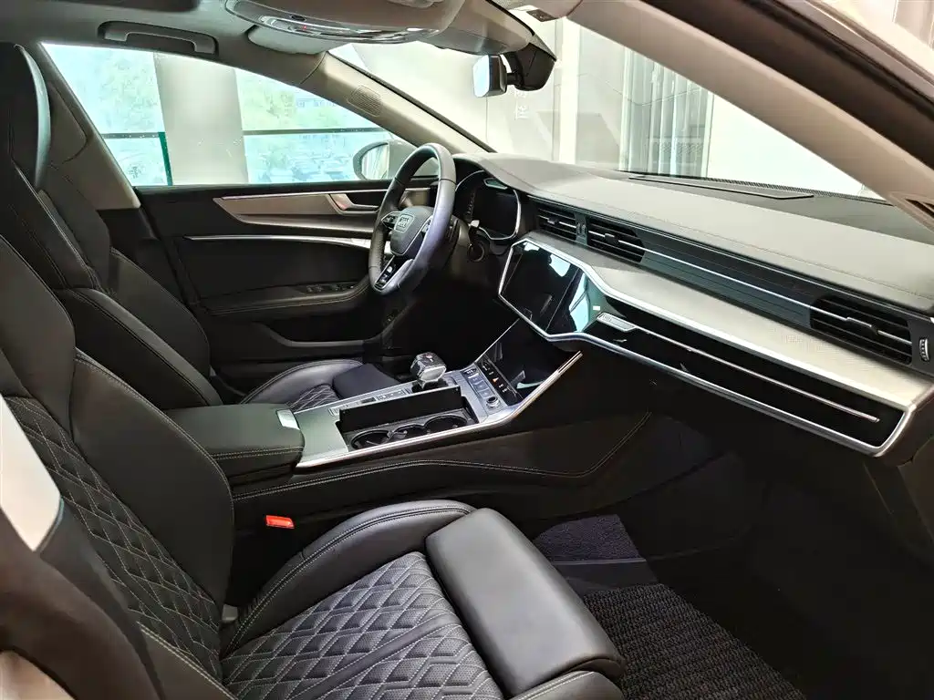 Audi A7 2023 45 TFSI Premium Selection купить на сайте DeffCars