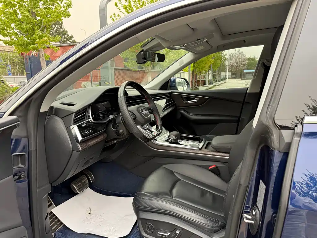 Audi Q8 2019 55 TFSI exclusive dynamic model купить на сайте DeffCars