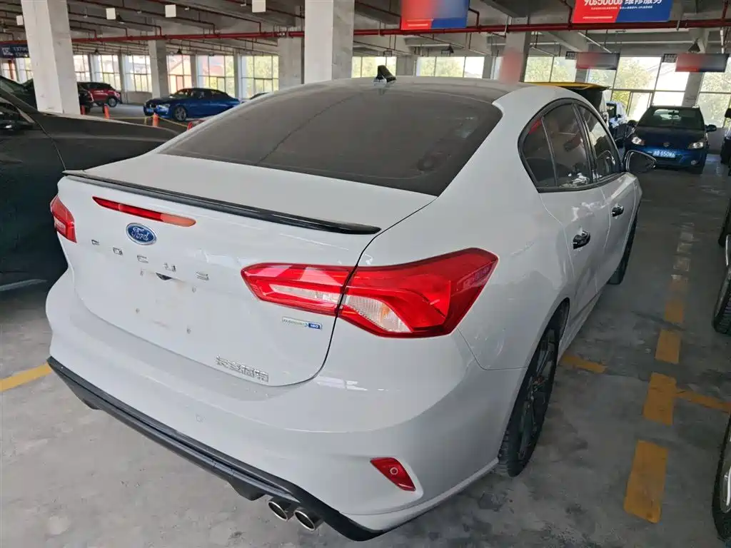Focus 2022 Sedan EcoBoost 180 Automatic ST Line купить на сайте DeffCars