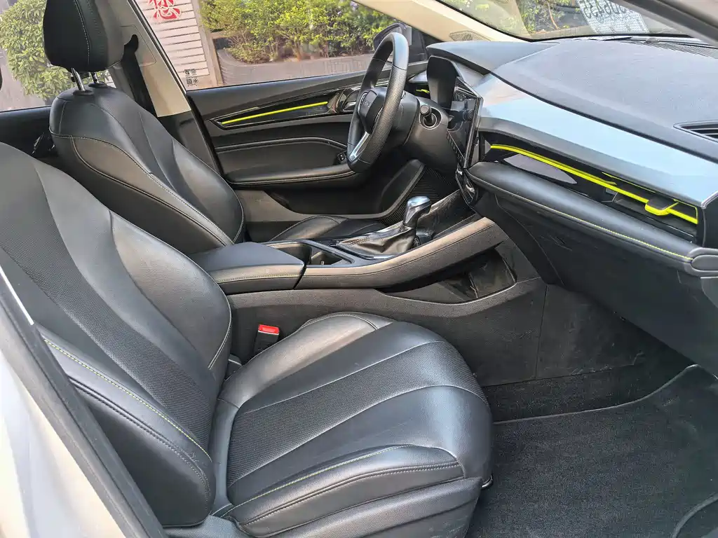 Roewe i5 2021 1.5L CVT Diamond Edition купить на сайте DeffCars