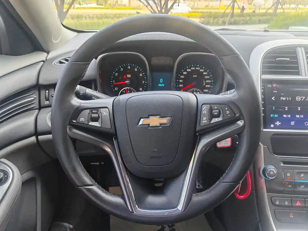 Malibu 2013 2.0L Automatic Deluxe Edition купить на сайте DeffCars