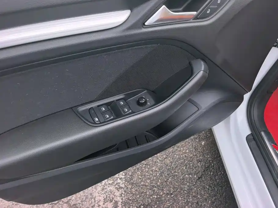 Audi A3 2015 Limousine 35 TFSI millionth commemorative smart collar model купить на сайте DeffCars