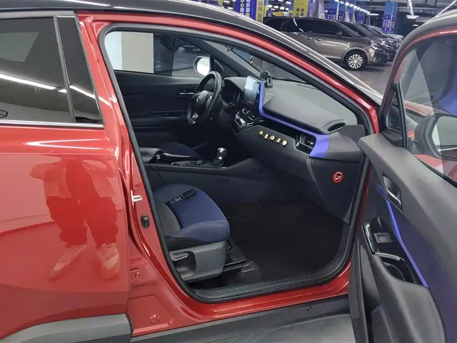 Toyota C-HR 2018 2.0L Leading Sunroof Version National VI купить на сайте DeffCars