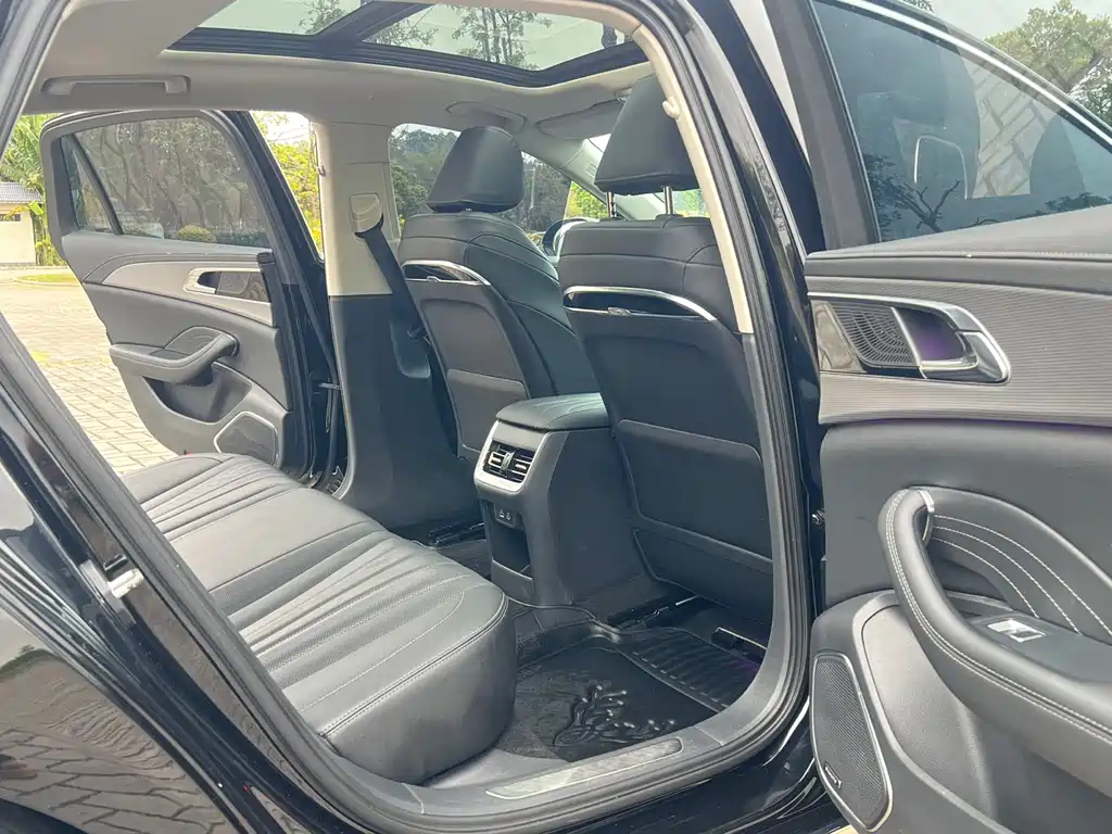 Hongqi H5 2023 2.0T Automatic Zhilianqichang Edition купить на сайте DeffCars