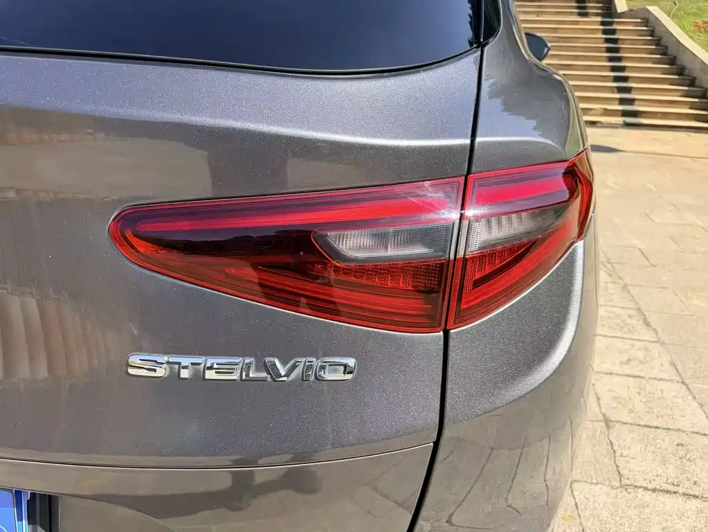 Stelvio 2020 2.0T 280HP Deluxe Edition купить на сайте DeffCars