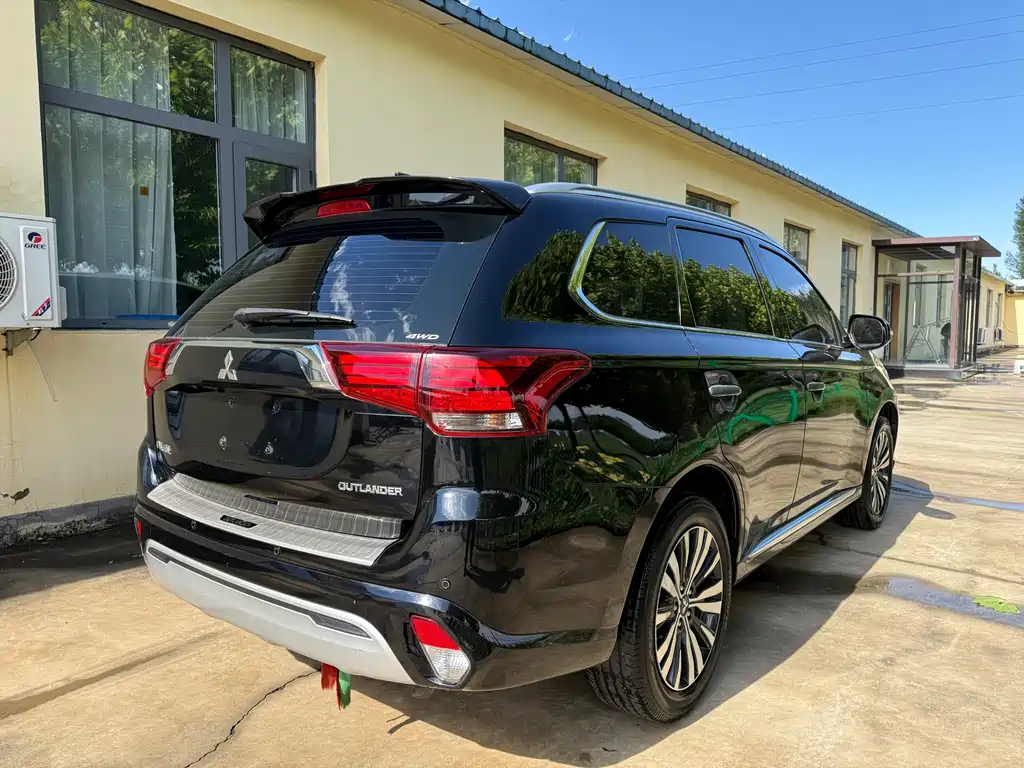 Outlander 2021 2.4L four-wheel drive exclusive version 7 seats купить на сайте DeffCars