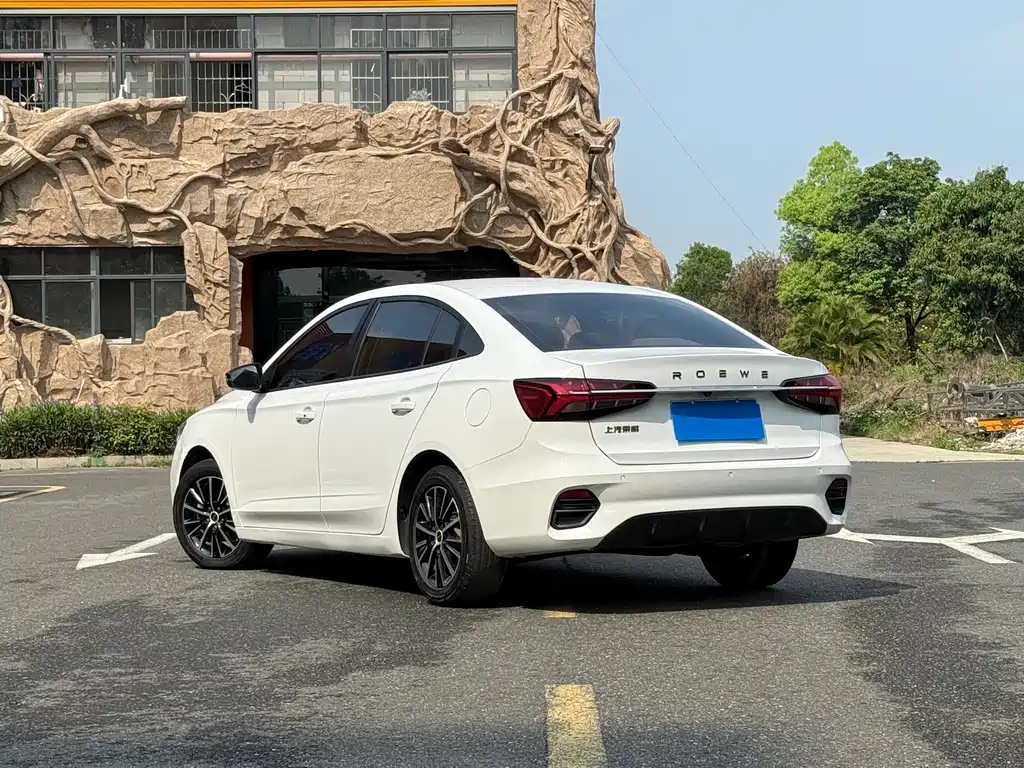 Roewe i5 2021 1.5L manual platinum version купить на сайте DeffCars