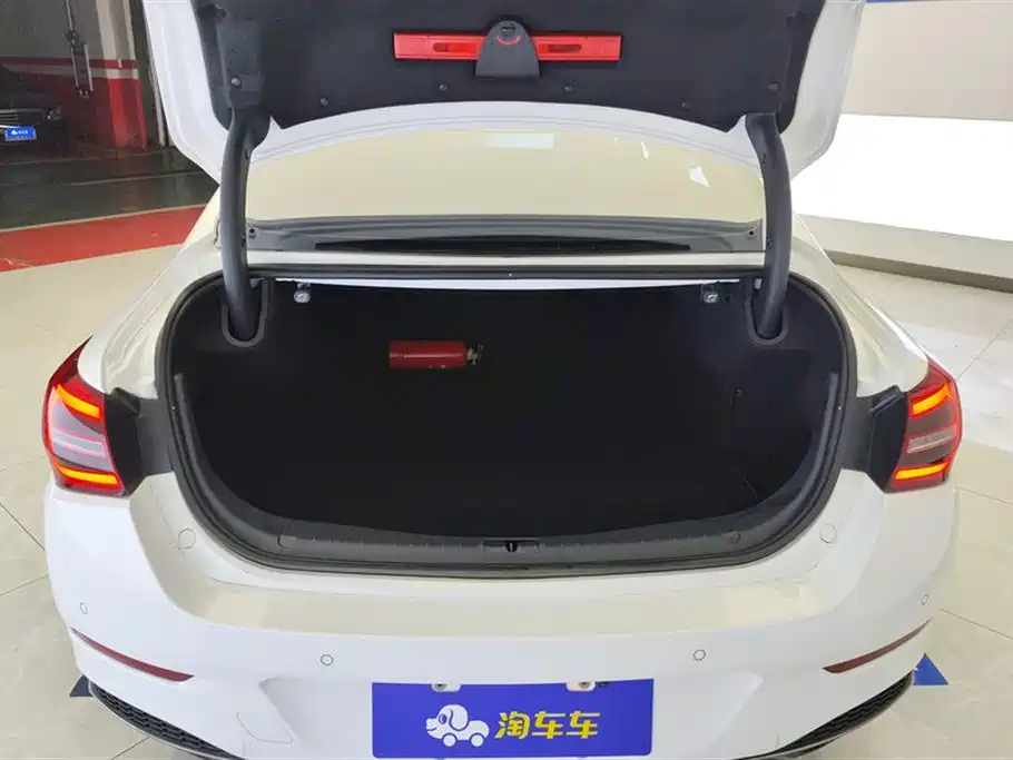 Hongqi H5 2022 classic model facelift 1.5T DCT flag rhyme version купить на сайте DeffCars