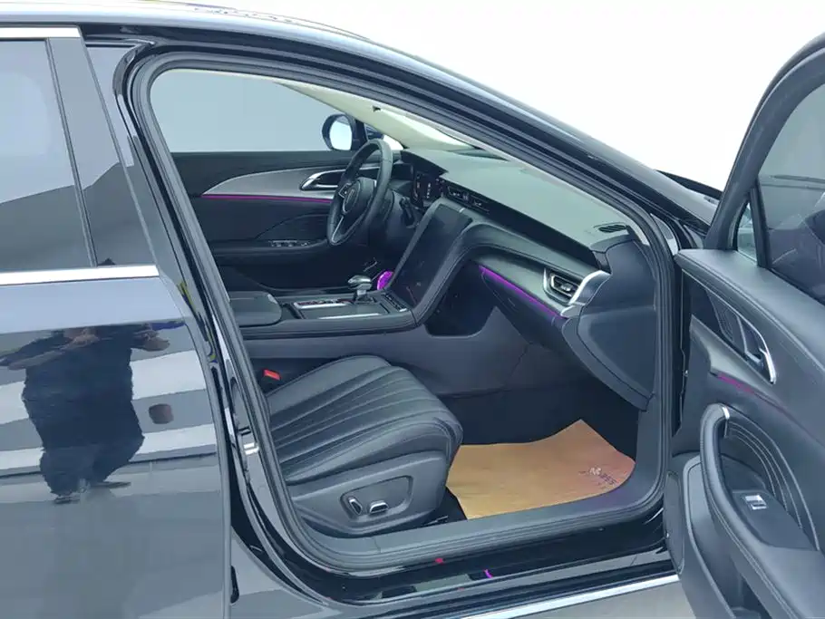 Hongqi H5 2024 1.5T DCT Zhilian Qiyun Edition купить на сайте DeffCars
