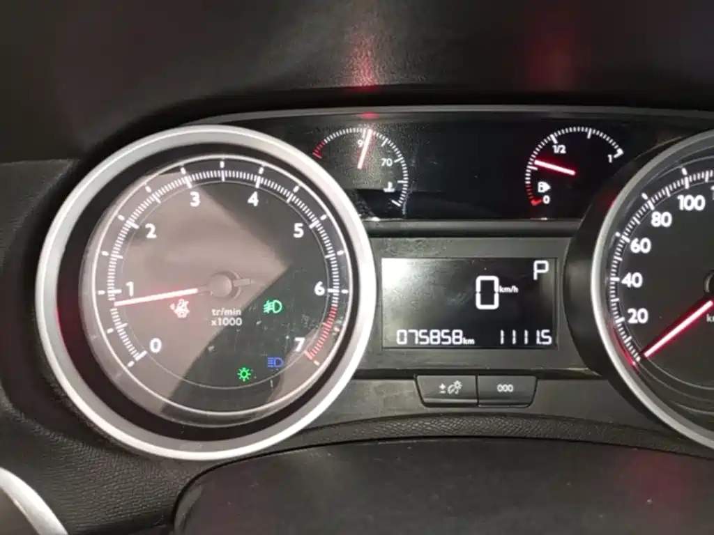 Peugeot 408 2015 1.2T automatic luxury version купить на сайте DeffCars