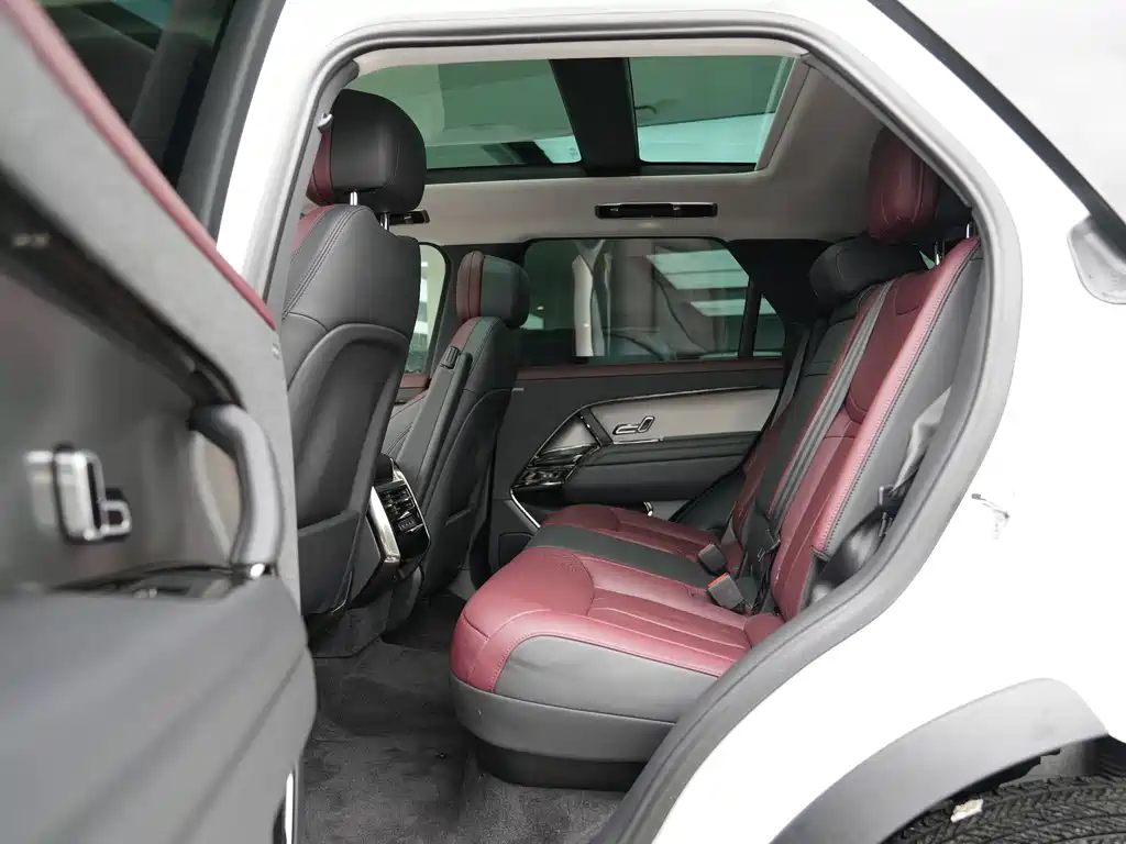 Range Rover Sport 2024 400PS Dynamic SE купить на сайте DeffCars