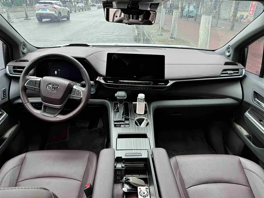 SIENNA 2023 2.5L Hybrid Platinum Edition купить на сайте DeffCars
