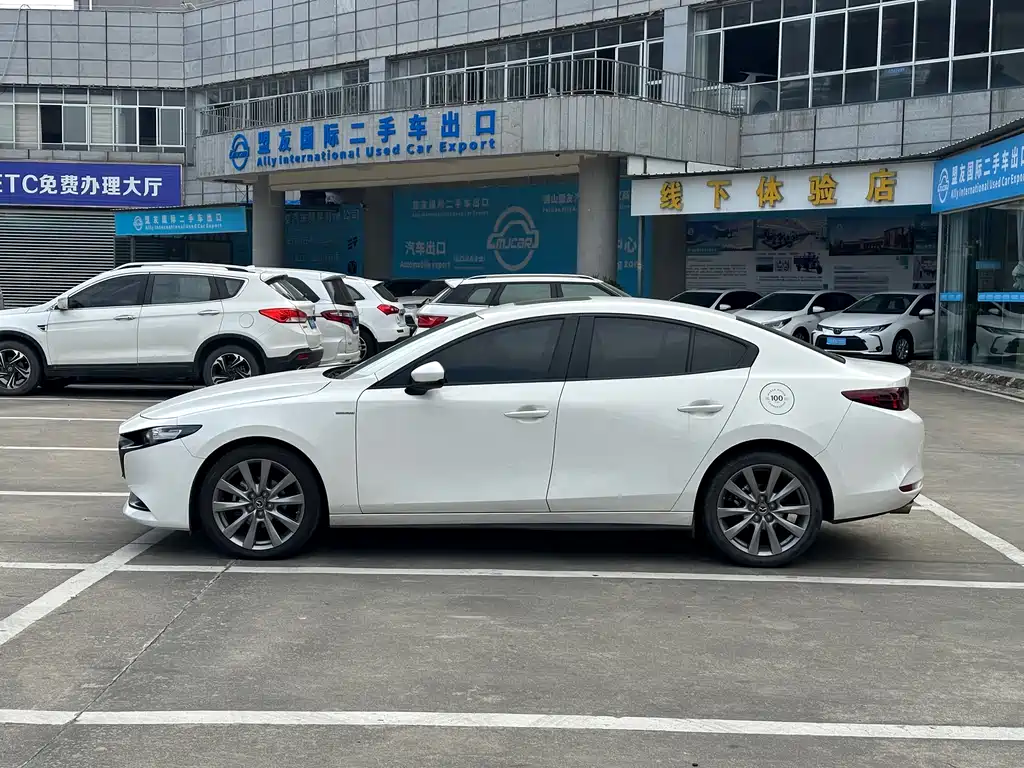 Mazda3 Angkesela 2022 2.0L Automatic Premium Edition купить на сайте DeffCars