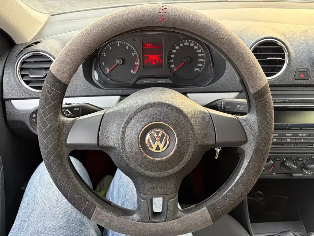 Jetta 2015 Premium Edition 1.4L Manual Comfort Type купить на сайте DeffCars