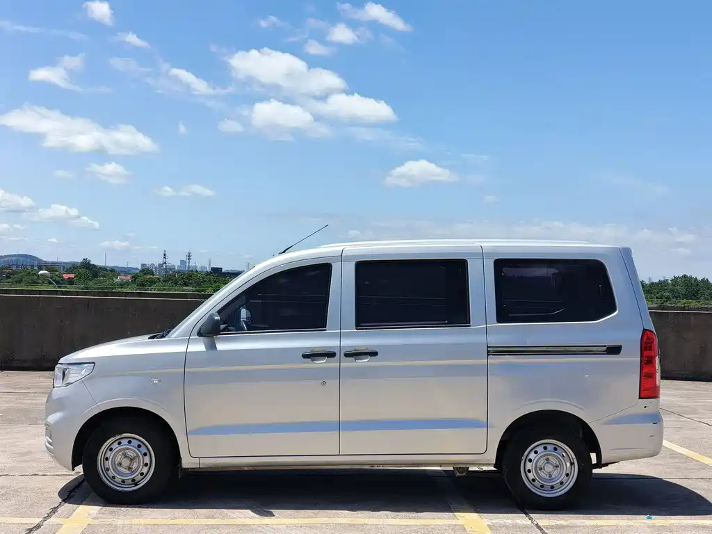 Wuling Hongguang V 2022 1.5L Jinqi version hydraulically assisted LAR купить на сайте DeffCars