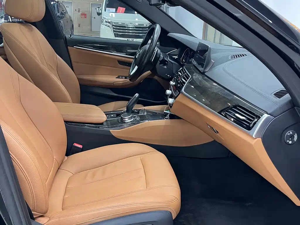 BMW 5 Series 2018 facelift 530Li leading M sports package купить на сайте DeffCars
