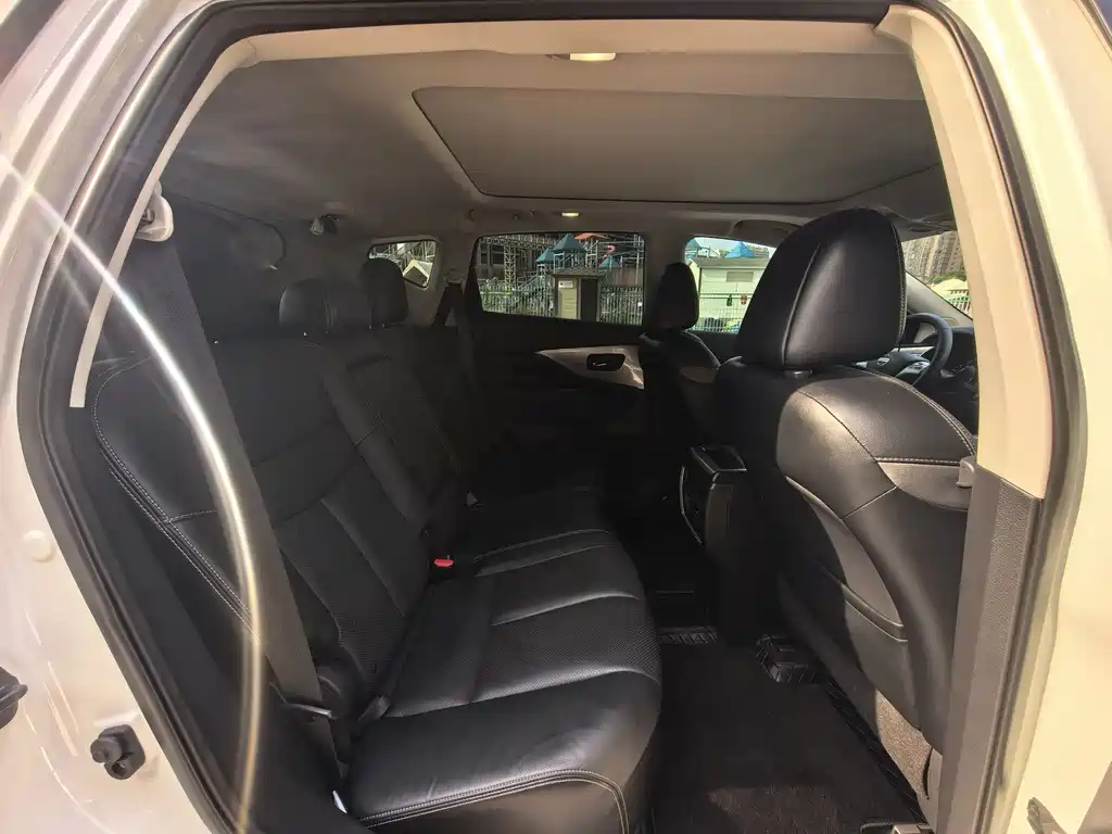 Loulan 2021 2.5L XL 2WD Intelligent Connected Deluxe Edition купить на сайте DeffCars