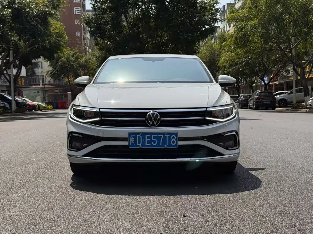Bora 2023 200TSI DSG Smart Travel Edition купить на сайте DeffCars