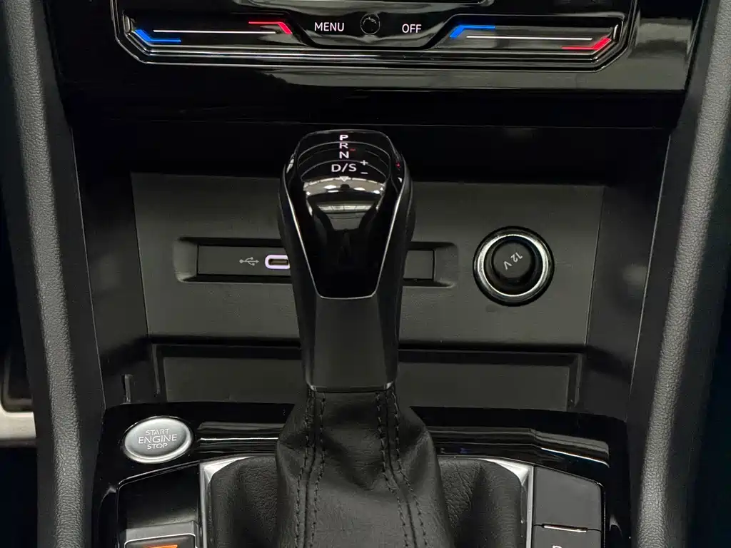 Tiguan L 2024 330TSI automatic two-wheel drive R-Line version купить на сайте DeffCars