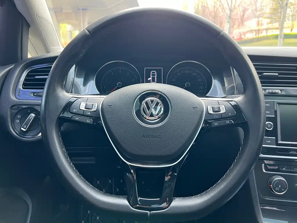 Golf 2018 230TSI automatic luxury model купить на сайте DeffCars
