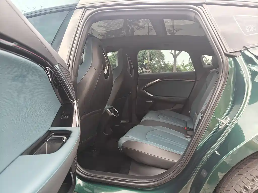 MG7 2023 2.0T Automatic Beauty Hunting Luxury Edition купить на сайте DeffCars